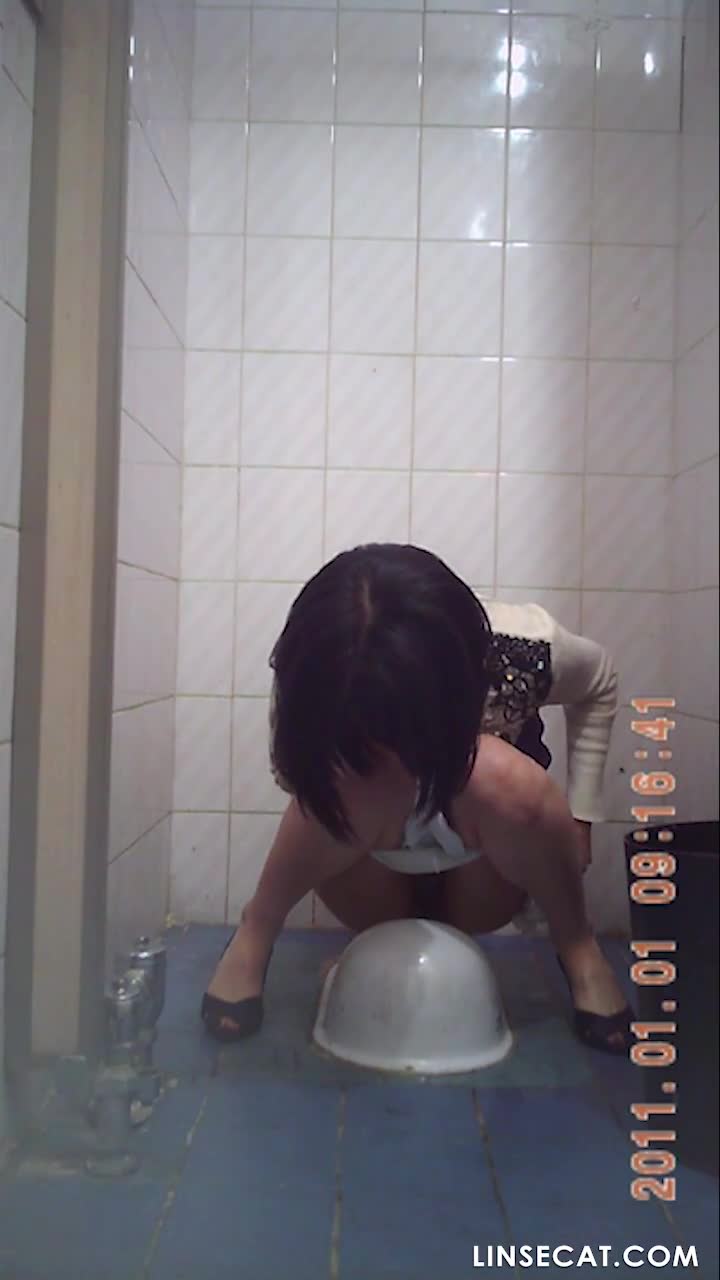 한국화장실 몰카  미인동료들 다 보지도 보고 싶고 치마속 비밀도 보고싶다 썸네일