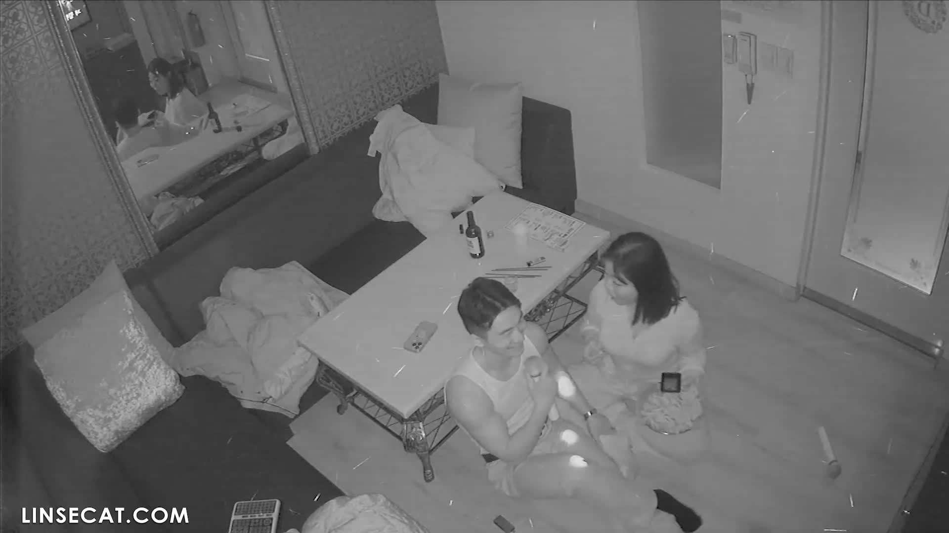 [요청] 단독 영상! 2024년 한국 노래방 IP카메라 해킹 큰 가슴 여자들은 남자 유혹에 능숙해 그녀는 그의 가슴을 만지고 그의 자지를 빨아먹는 것을 즐겼다 썸네일